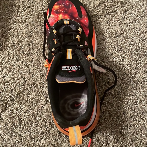 nike shoes - Picture 2 of 4